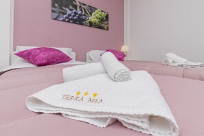 Basic Double or Twin Room ( Uva) | 高級寝具、羽毛の掛け布団、セーフティボックス (室内)、デスク