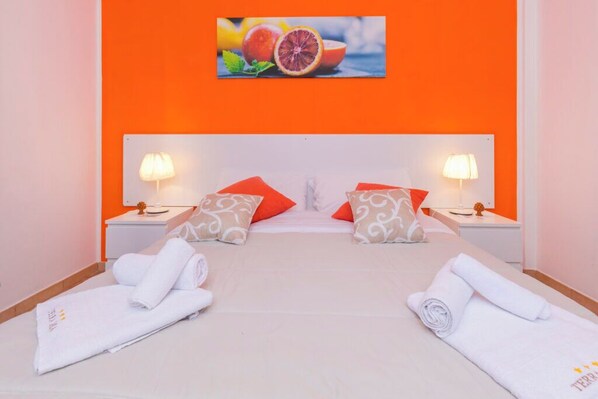 Basic Double or Twin Room (Arancia) | Premium bedding, down comforters, in-room safe, desk