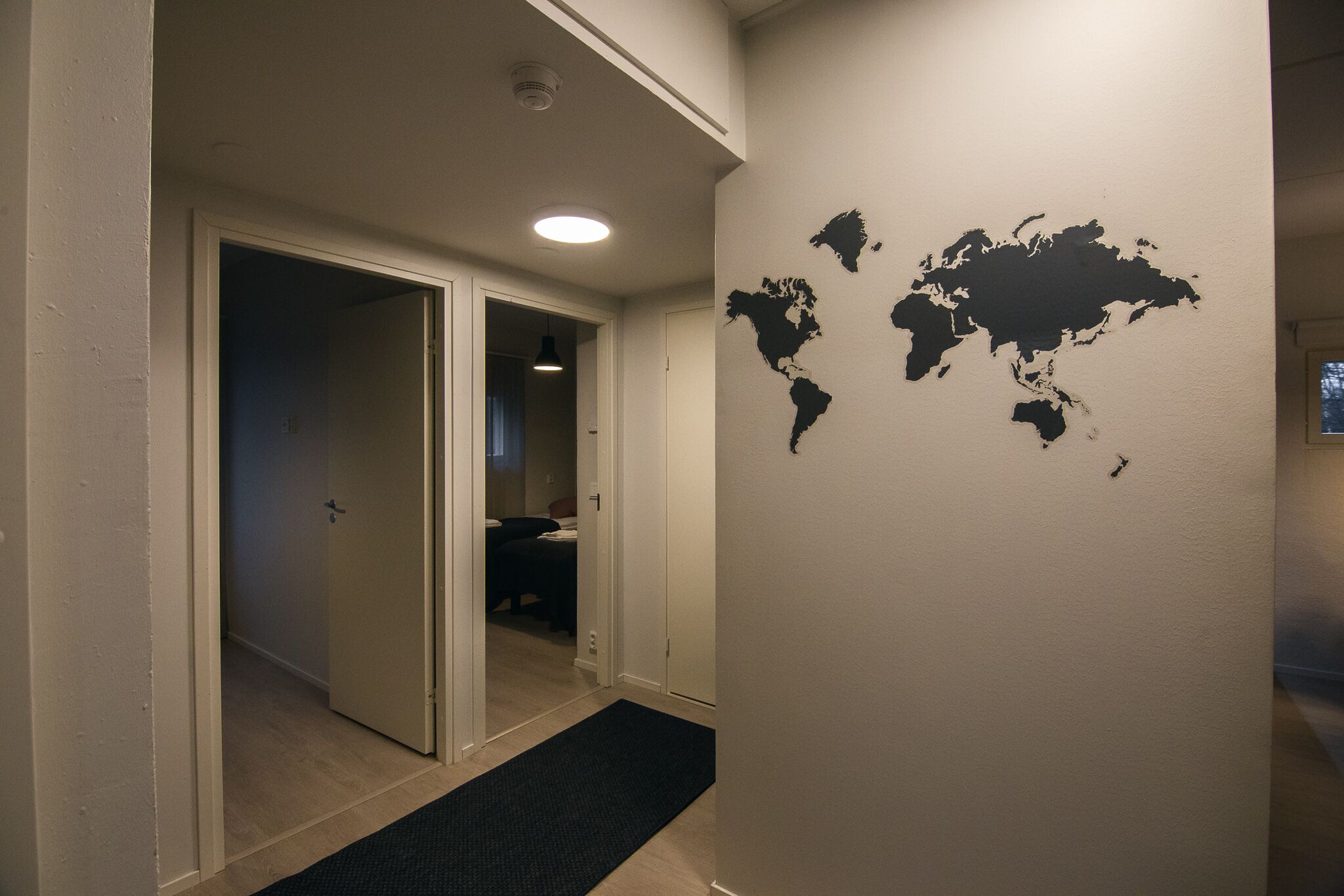 Tabla de planchar con plancha, wifi gratis y ropa de cama 