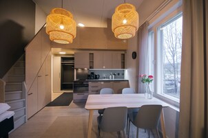 Studio with Loft | Borðhald á herbergi eingöngu