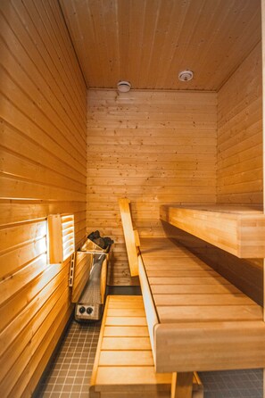 Studio Apartment with Sauna | Bàn ủi/dụng cụ ủi quần áo, truy cập Internet không dây miễn phí 