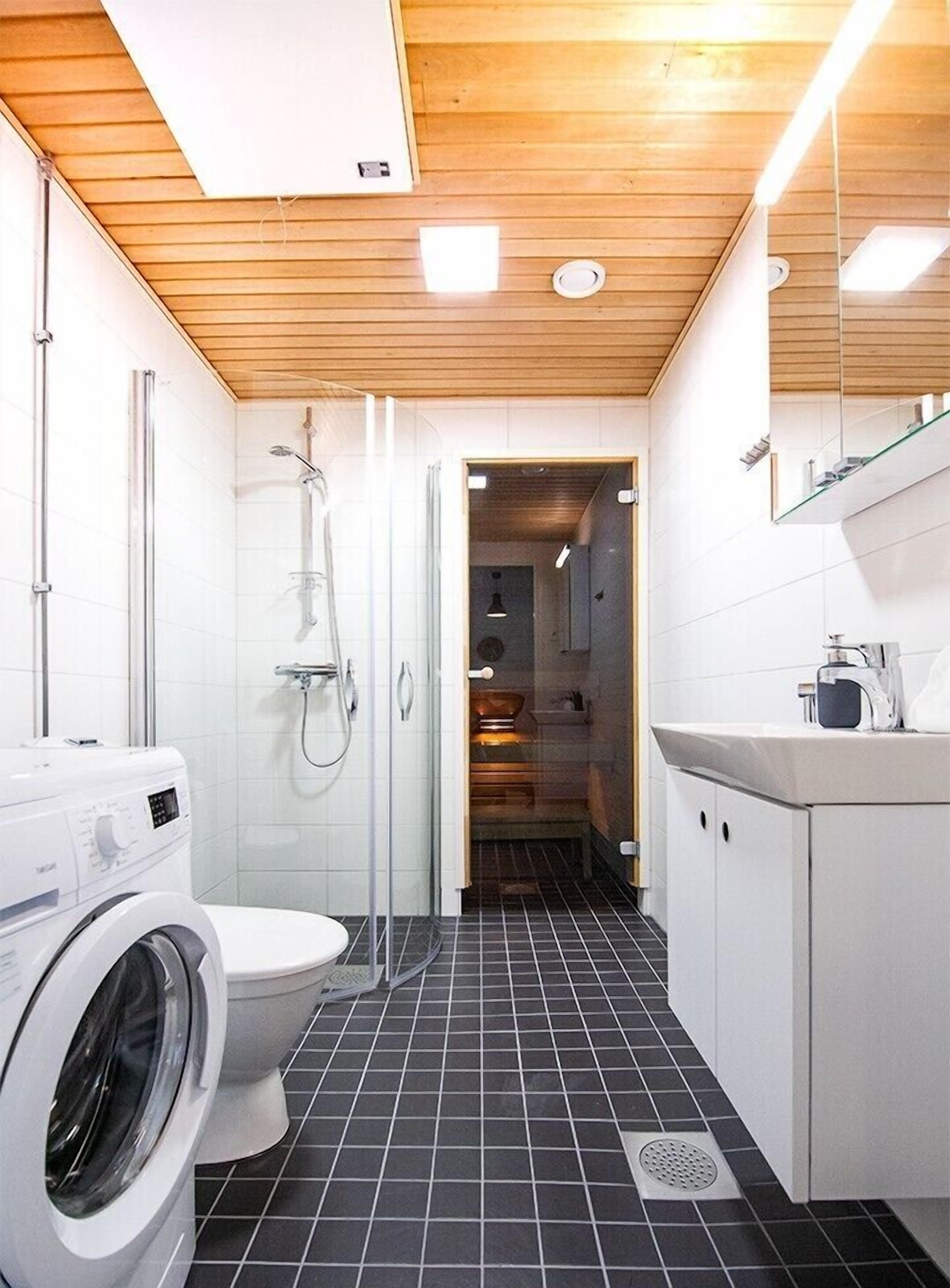 Two Room Apartment With Sauna | Bathroom | Shower, towels, toilet paper