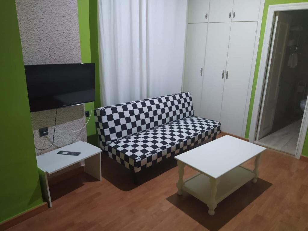 desk, free wifi, bed sheets, wheelchair access