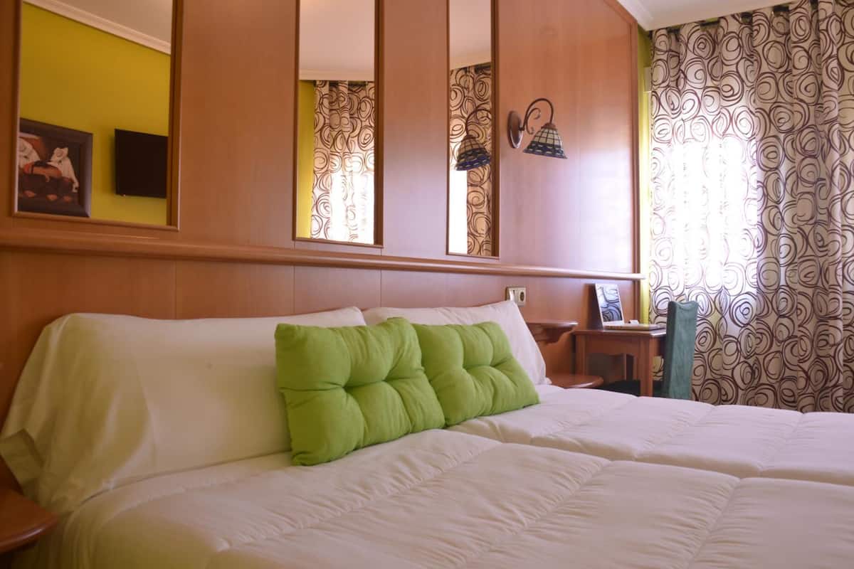 desk, free wifi, bed sheets, wheelchair access