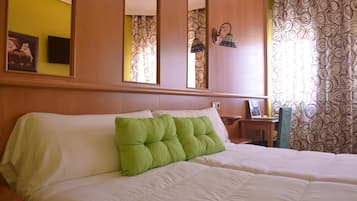 Escritorio, wifi gratis, ropa de cama y accesible en silla de ruedas