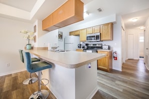 Cookware/dishes/utensils - Grand Laguna 3BR Penthouse near Disney Parks (Kissimmee)