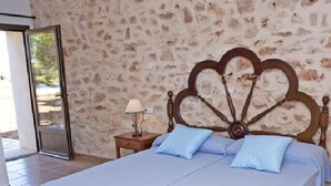 Habitación doble, balcón (Azul) | Escritorio, espacio para trabajar con laptop y insonorización