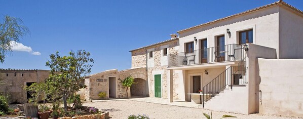 Bagian depan properti