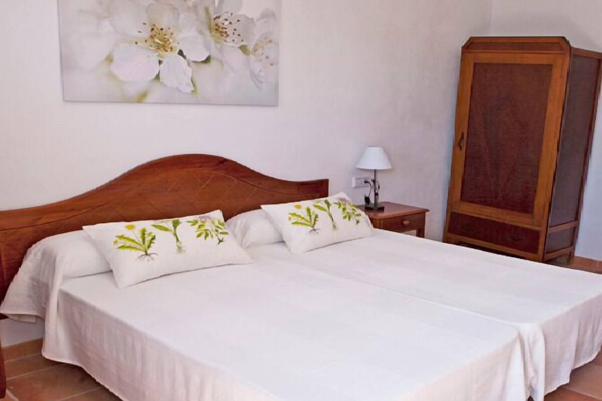 Double Room, Balcony (Blanca) | Desk, laptop workspace, soundproofing, WiFi (free)