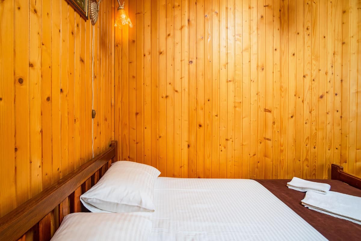 Standaard tweepersoonskamer, privébadkamer | 1 slaapkamer, geluiddichte muren, gratis wifi