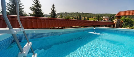 Piscine extérieure (ouverte en saison)