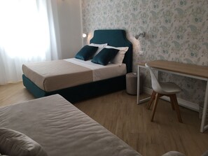 Deluxe Room | Desk, free WiFi, bed sheets - Affreschi a San Pietro (Rome)