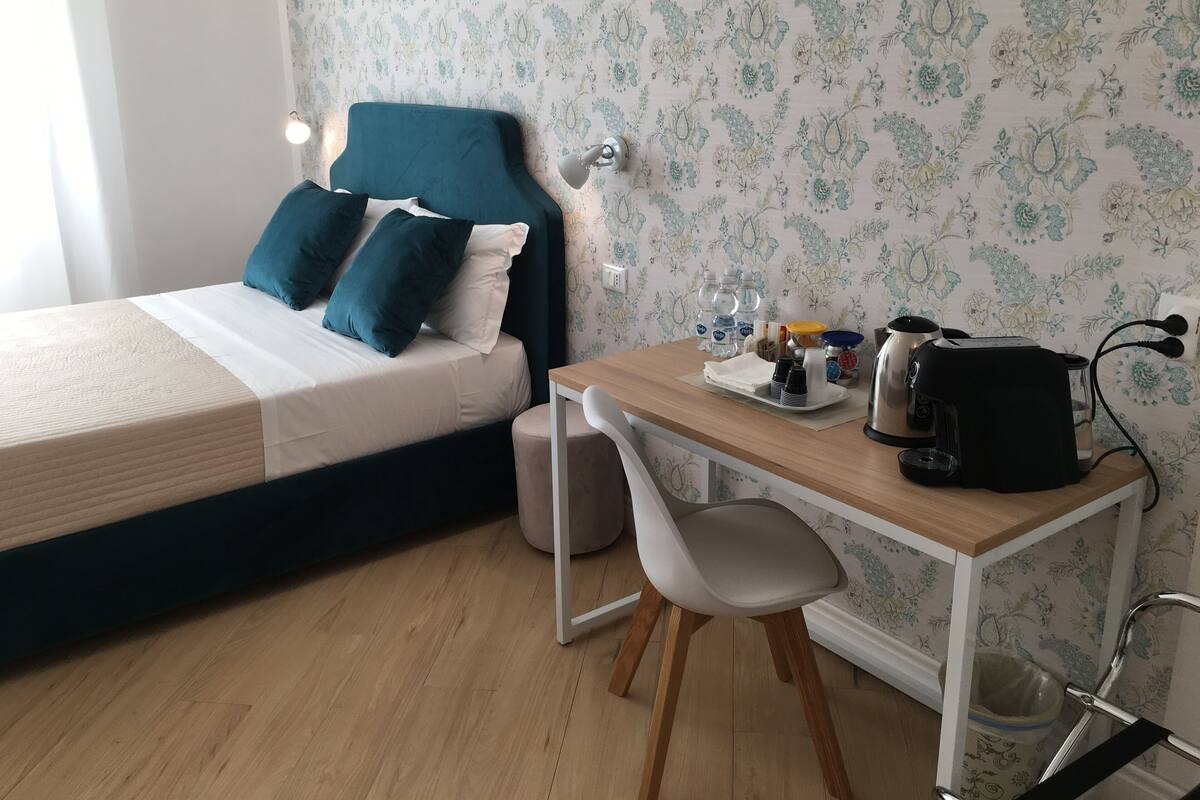 Deluxe Quadruple Room | Desk, free WiFi, bed sheets