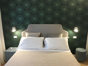 Deluxe Room | Desk, free WiFi, bed sheets - Affreschi a San Pietro (Rome)