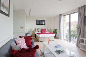 Studio | Living area