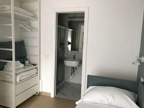 Chambre Double, balcon | Wi-Fi gratuit, draps fournis