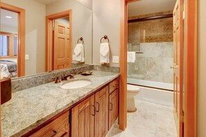 浴槽、ヘアドライヤー