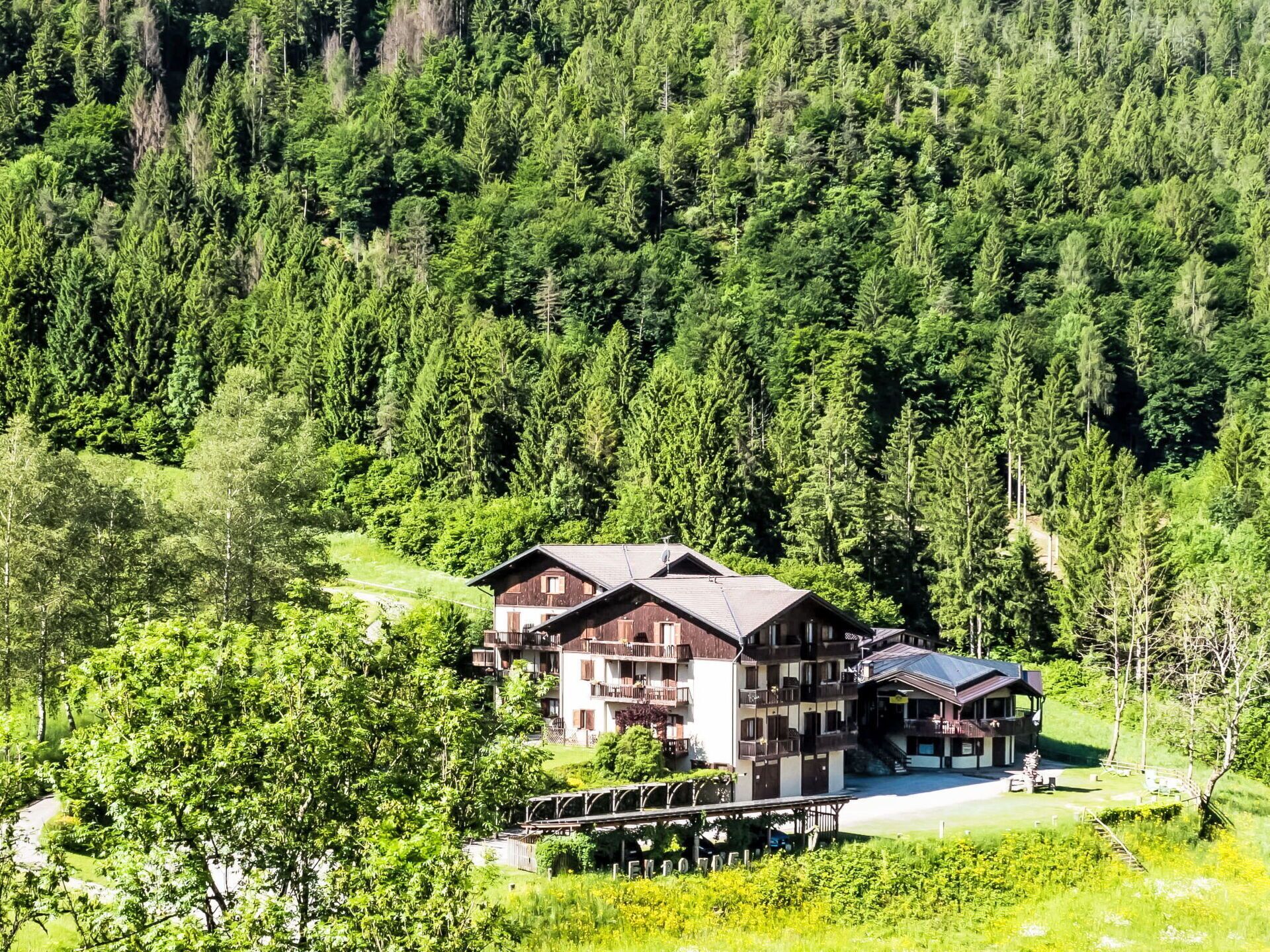 Piscine, Colline, Loisir, Chaîne De Montagnes, Mobilier De Jardin, Station De Montagne, Recours, Vallée, Eco Hôtel, Crête