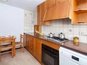 Private kitchen - Wonderful private villa for 8 guests with private pool, WIFI, TV, terrace and panoramic view (Tordera)