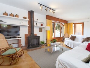 Living area - Wonderful private villa for 8 guests with private pool, WIFI, TV, terrace and panoramic view (Tordera)