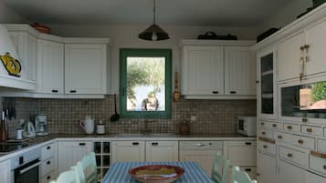 Réfrigérateur, four, plaque de cuisson, lave-vaisselle