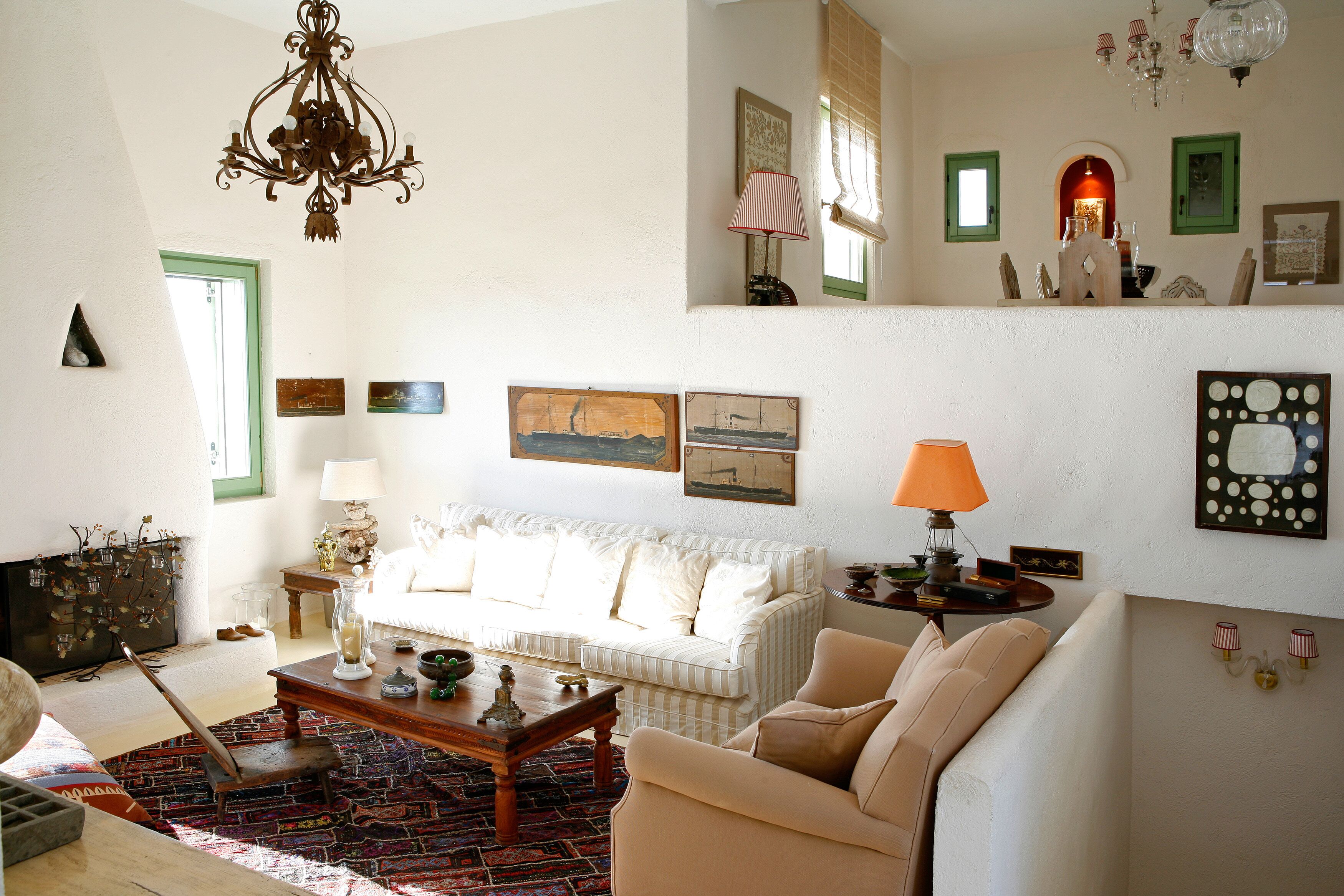 Televisor intel·ligent, reproductor de DVD, llibres i estèreo 