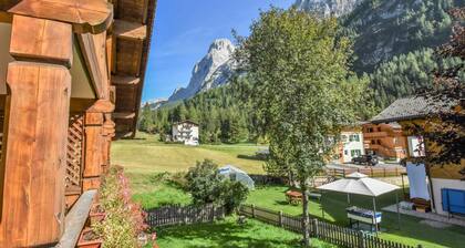 Angenehme Wohnung in einem Ferienhaus mit W-LAN, TV, Balkon, Haustiere erlaubt und Parkplatz