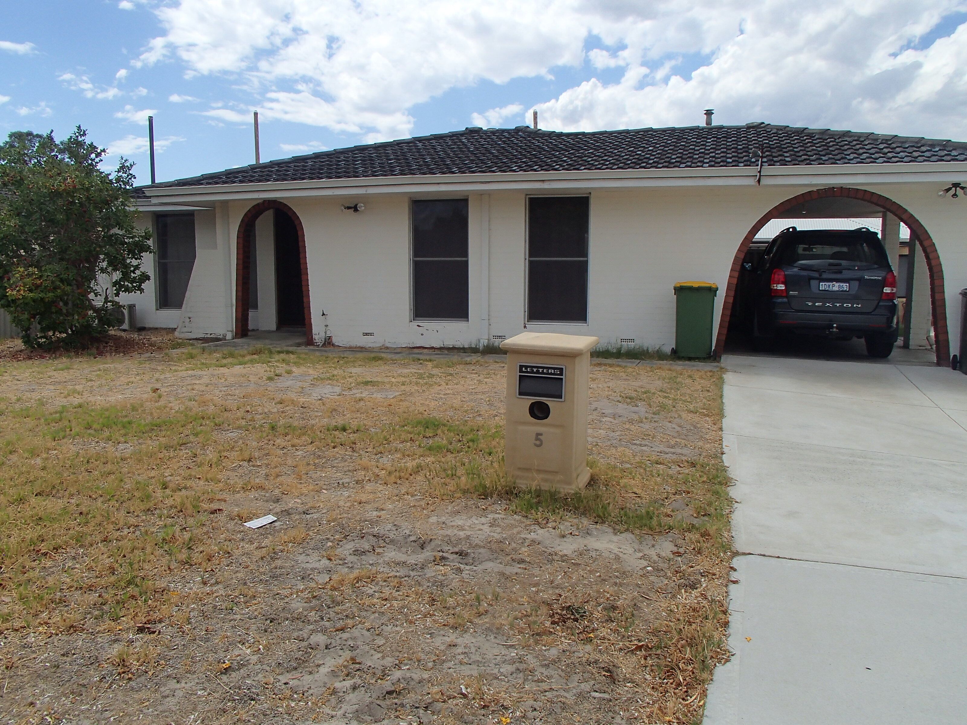 No Frills, Old & Simple Unit - READ BEFORE YOU BOOK PLEASE