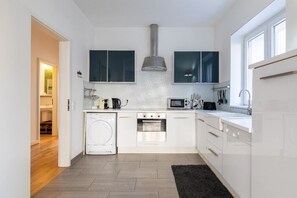 冰箱、微波炉、烤箱、洗碗机