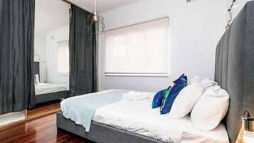 2 bedrooms, iron/ironing board, free WiFi, bed sheets