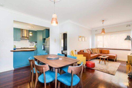 Énorme deux chambres, cuisine mise à jour et entièrement rénovée 