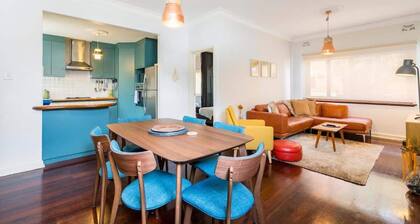 Ănorme deux chambres, cuisine mise Ă jour et entiĂšrement rĂ©novĂ©e