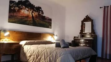 5 quartos, ferros/tábuas de passar roupa, berço de viagem