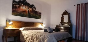 5 dormitorios, tabla de planchar con plancha, cuna de viaje