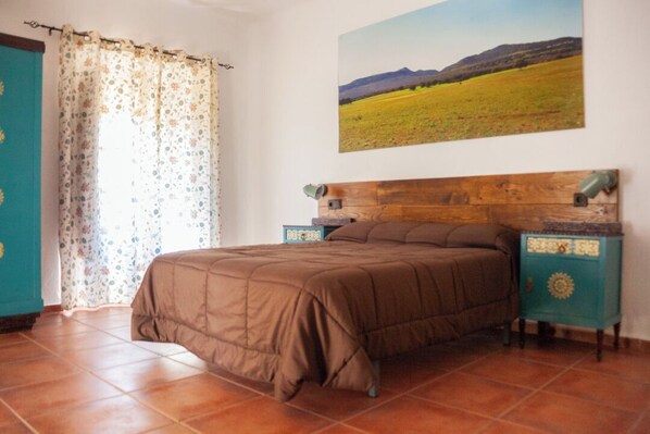 5 slaapkamers, een strijkplank/strijkijzer, reisbedje, gratis wifi