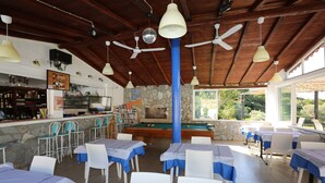 Bar ved bassenget
