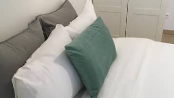 Apartment | 2 bedrooms, iron/ironing board, free WiFi, bed sheets