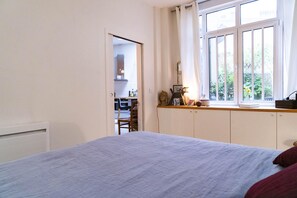 2 habitaciones, tabla de planchar con plancha, wifi y ropa de cama 