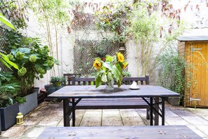 Outdoor dining - Magnificent Bright And Atypical Apt With Garden (Paris)