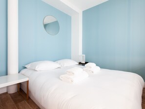 2 habitaciones, tabla de planchar con plancha, wifi y ropa de cama 
