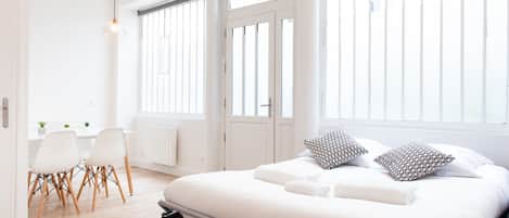 2 bedrooms, iron/ironing board, WiFi, bed sheets