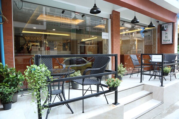 Front of property - Rose Nana Hotel (Bangkok)