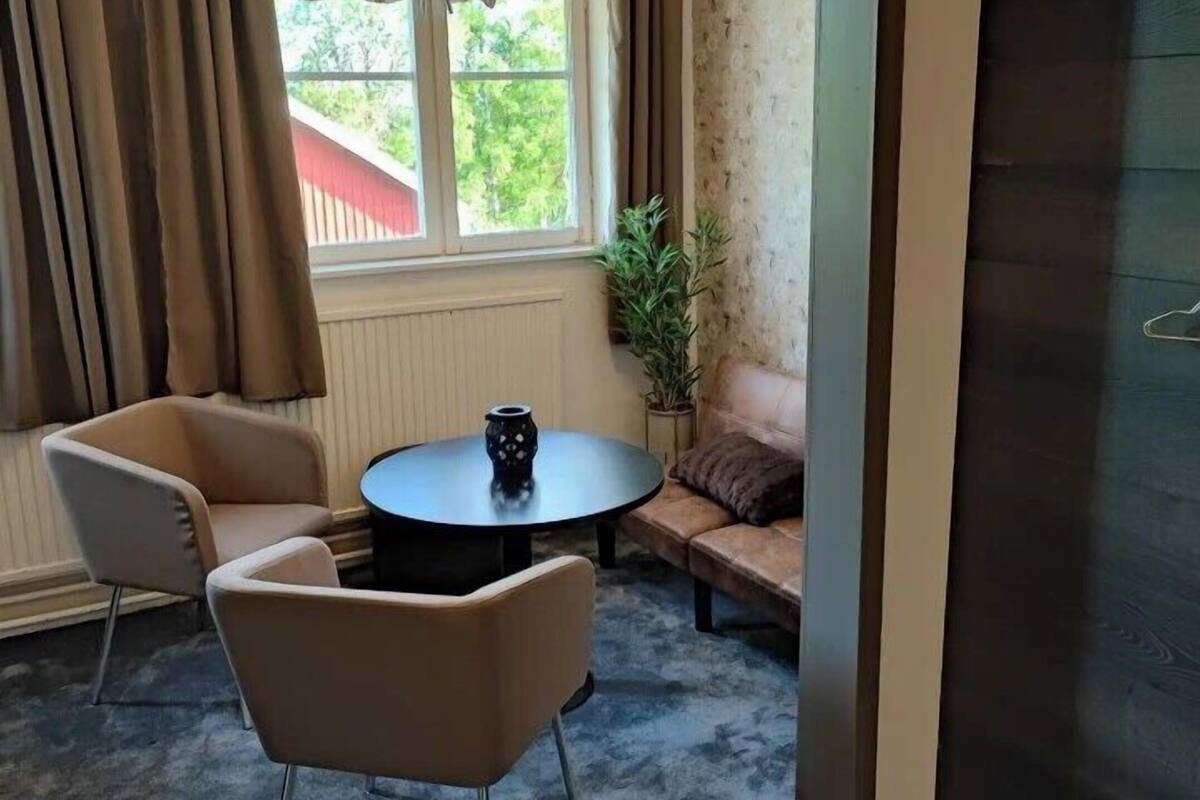 Superior Double Room, Non Smoking | Langsir/tirai gelap terus, Wi-fi percuma, dihias secara berasingan 