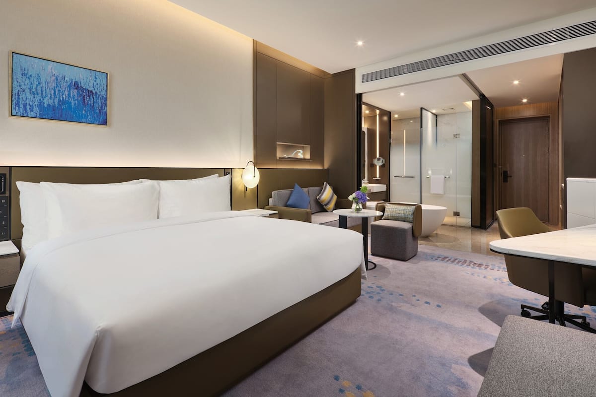 Standard Room, 1 Katil Raja (King) | 1 bilik tidur, meja, ruang kerja komputer riba, kalis bunyi