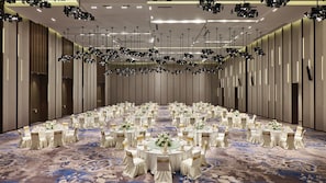 Ballroom - Crowne Plaza Wuhan Development Zone by IHG (Wuhan)