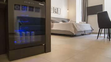 Deluxe Quadruple Room | Minibar, individually decorated, individually furnished, desk