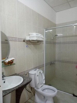 Family Room | Desk, blackout drapes, free WiFi, bed sheets