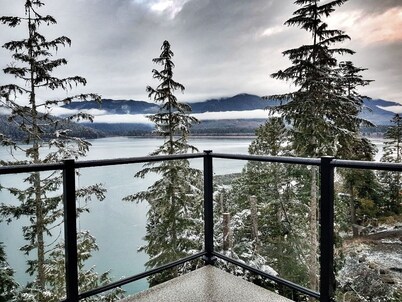 Breathtaking Oceanfront Views!
H009730218