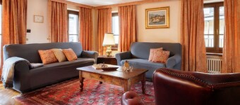 Maison Paquier in the downtown heart:Jacuzzi, balcony, ski bus close to door