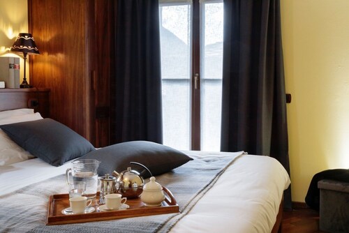 Maison Paquier in the downtown heart:Jacuzzi, balcony, ski bus close to door